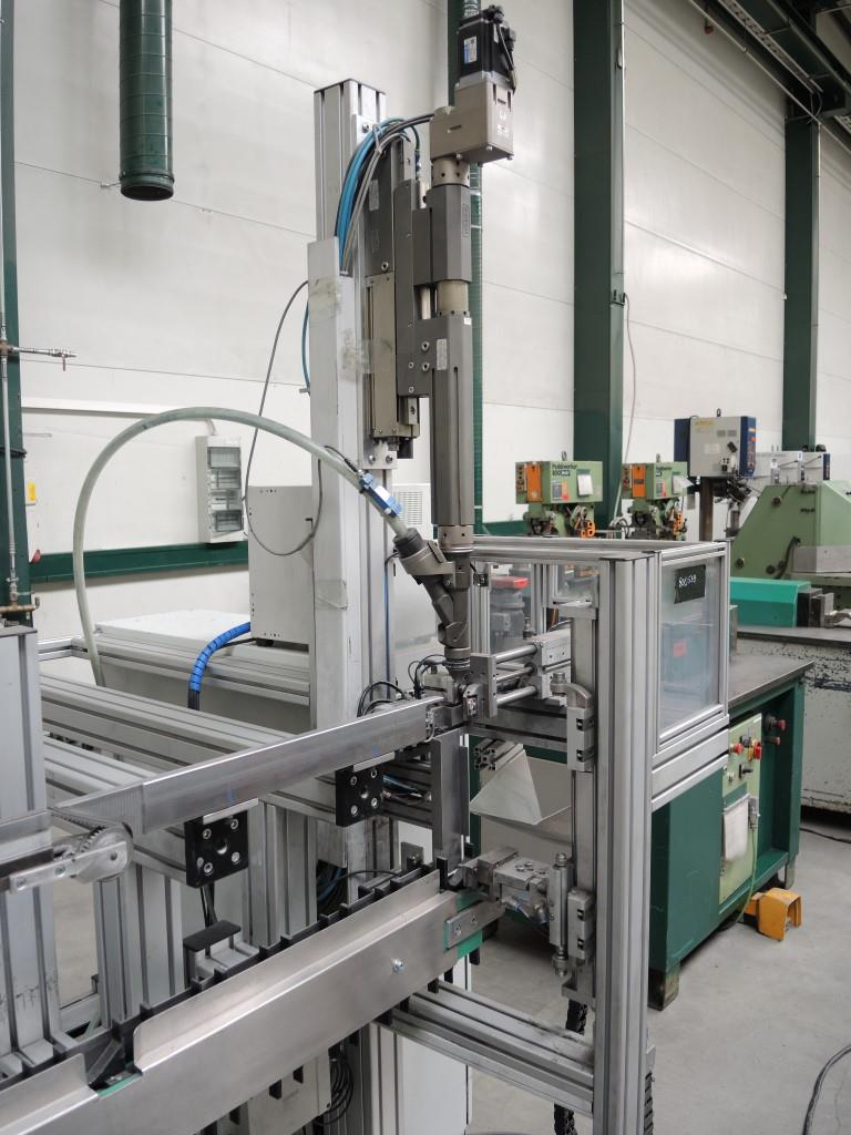 Chapas metálicas e máquinas para trabalhar metais<br><font size="2">Colaboração com Hilco Industrial Acquisitions bv</font><br><img src="/images/hil.png"><br>-12