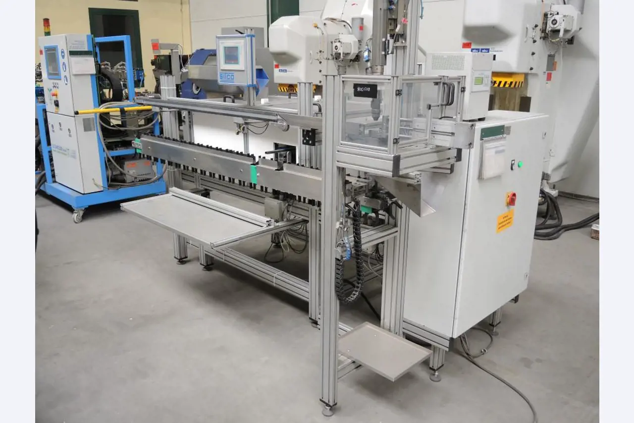 Chapas metálicas e máquinas para trabalhar metais<br><font size="2">Colaboração com Hilco Industrial Acquisitions bv</font><br><img src="/images/hil.png"><br>-1