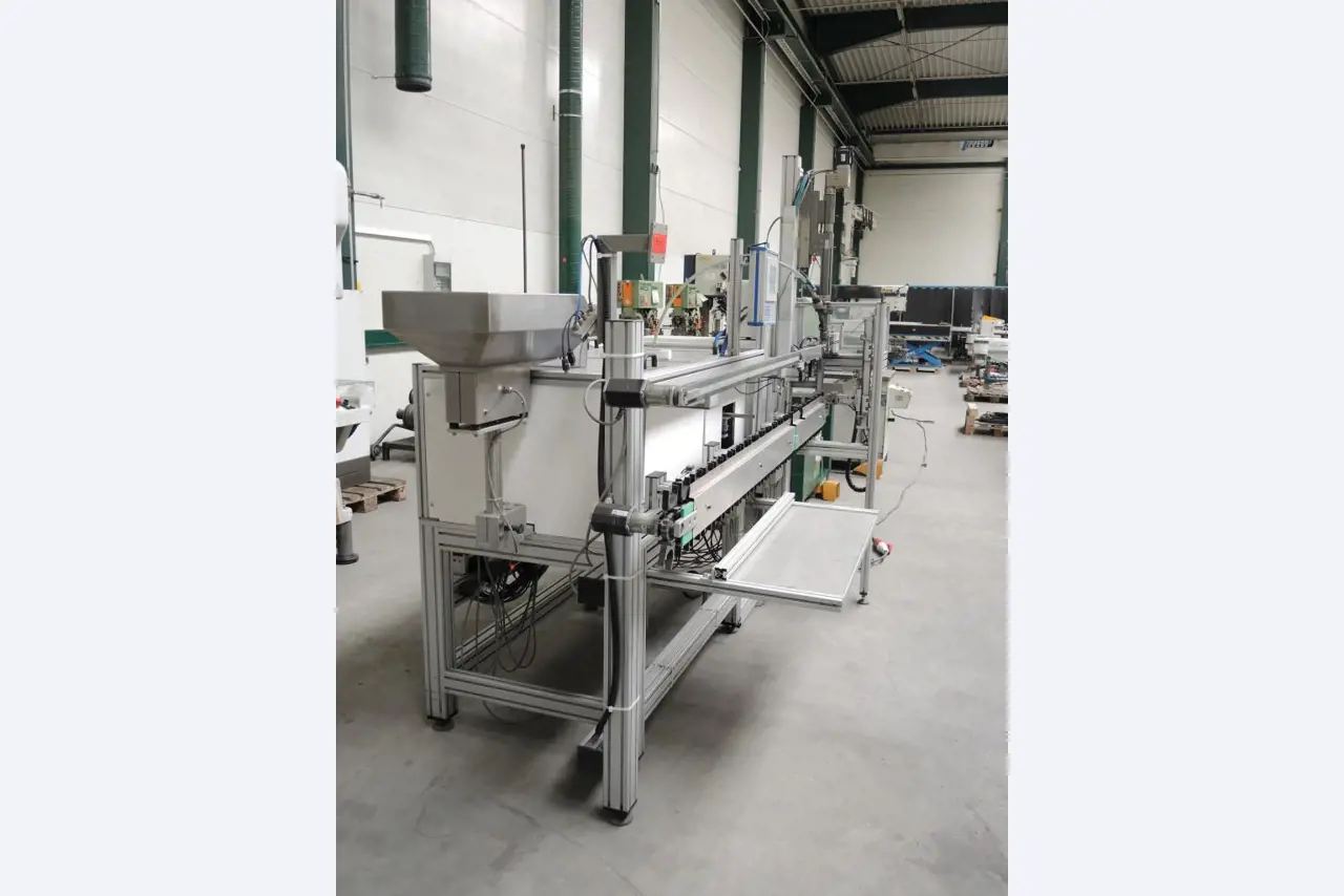 Chapas metálicas e máquinas para trabalhar metais<br><font size="2">Colaboração com Hilco Industrial Acquisitions bv</font><br><img src="/images/hil.png"><br>-7