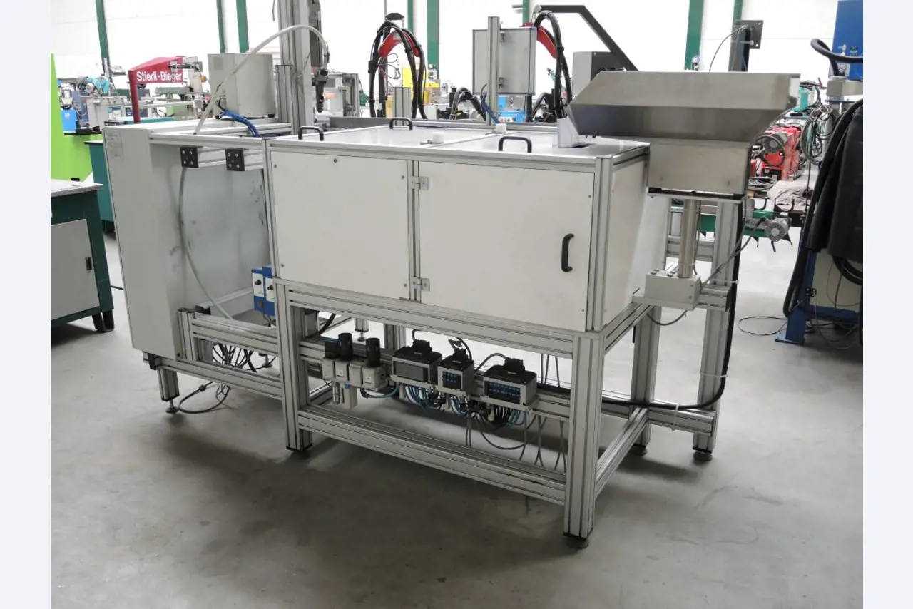 Chapas metálicas e máquinas para trabalhar metais<br><font size="2">Colaboração com Hilco Industrial Acquisitions bv</font><br><img src="/images/hil.png"><br>-8