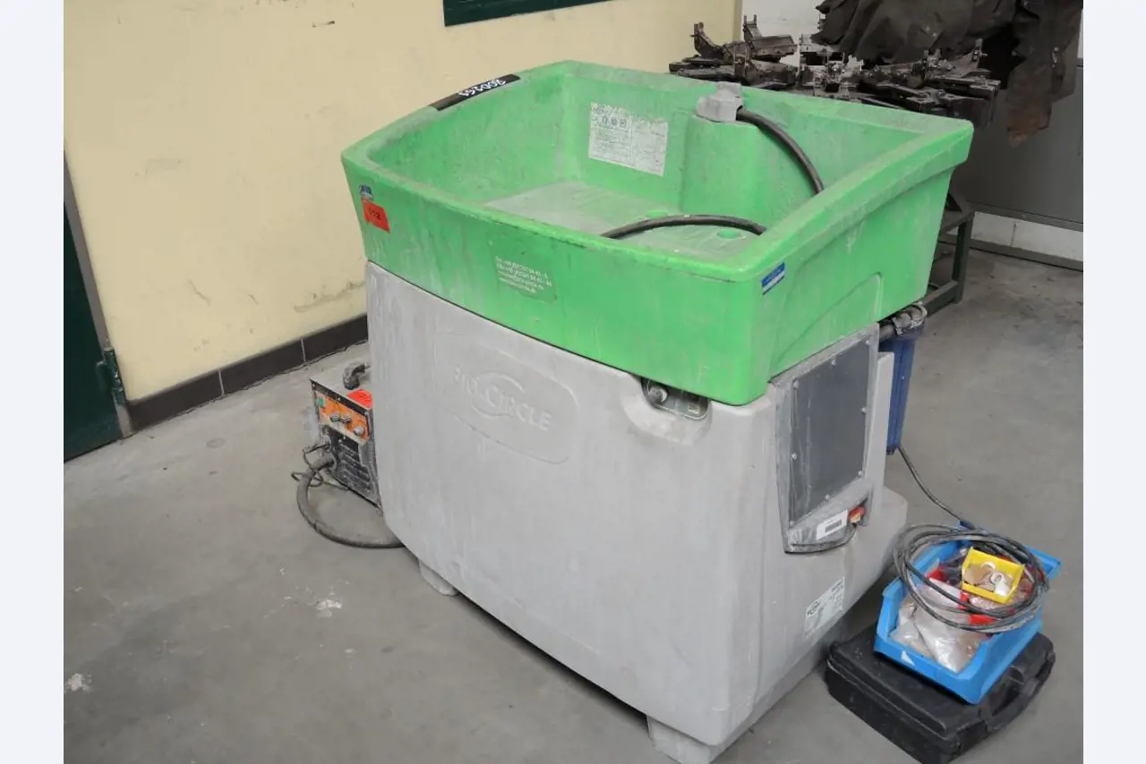 Chapas metálicas e máquinas para trabalhar metais<br><font size="2">Colaboração com Hilco Industrial Acquisitions bv</font><br><img src="/images/hil.png"><br>-2