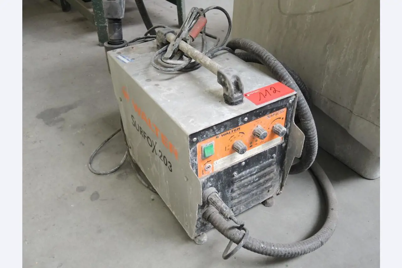 Chapas metálicas e máquinas para trabalhar metais<br><font size="2">Colaboração com Hilco Industrial Acquisitions bv</font><br><img src="/images/hil.png"><br>-4