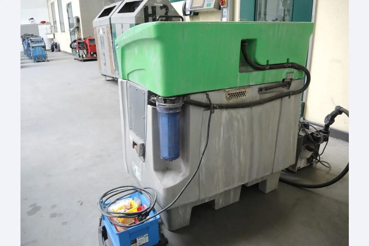 Chapas metálicas e máquinas para trabalhar metais<br><font size="2">Colaboração com Hilco Industrial Acquisitions bv</font><br><img src="/images/hil.png"><br>-6