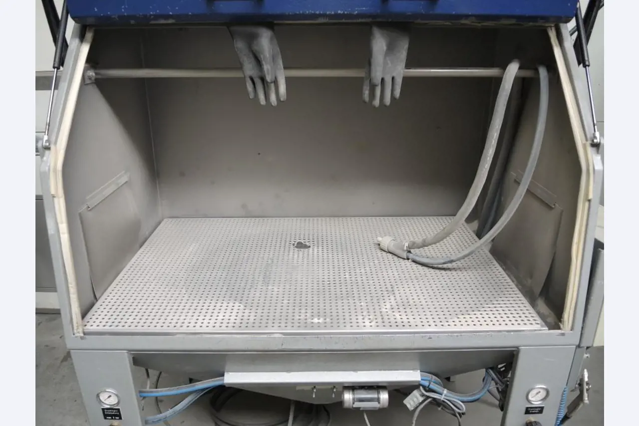 Chapas metálicas e máquinas para trabalhar metais<br><font size="2">Colaboração com Hilco Industrial Acquisitions bv</font><br><img src="/images/hil.png"><br>-4