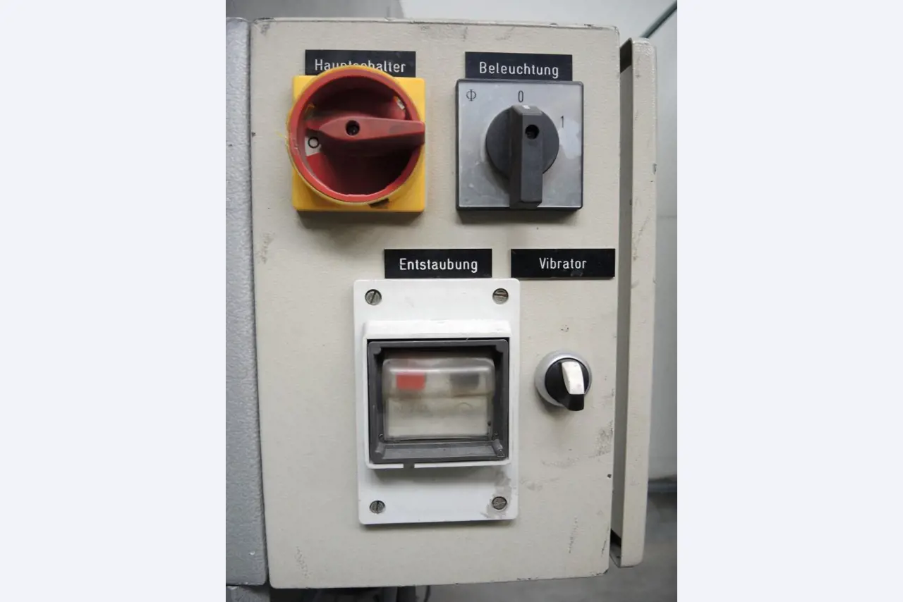 Chapas metálicas e máquinas para trabalhar metais<br><font size="2">Colaboração com Hilco Industrial Acquisitions bv</font><br><img src="/images/hil.png"><br>-5