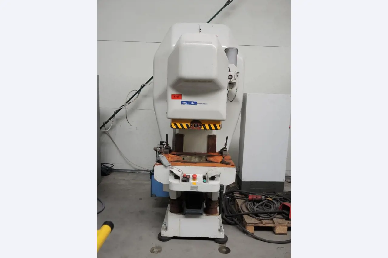 Chapas metálicas e máquinas para trabalhar metais<br><font size="2">Colaboração com Hilco Industrial Acquisitions bv</font><br><img src="/images/hil.png"><br>-2