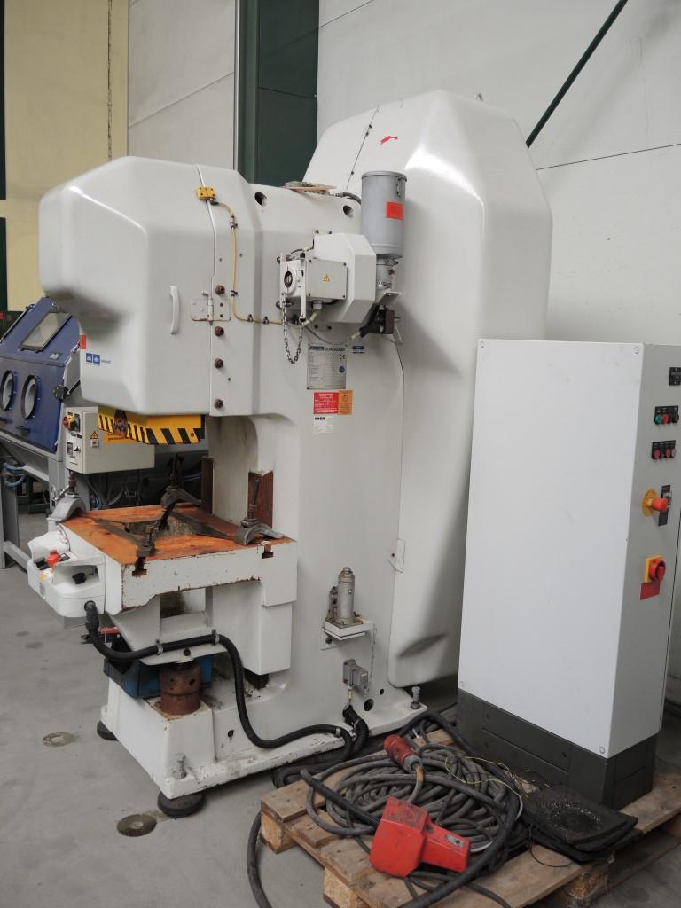 Chapas metálicas e máquinas para trabalhar metais<br><font size="2">Colaboração com Hilco Industrial Acquisitions bv</font><br><img src="/images/hil.png"><br>-3