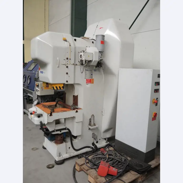 Chapas metálicas e máquinas para trabalhar metais<br><font size="2">Colaboração com Hilco Industrial Acquisitions bv</font><br><img src="/images/hil.png"><br>-3