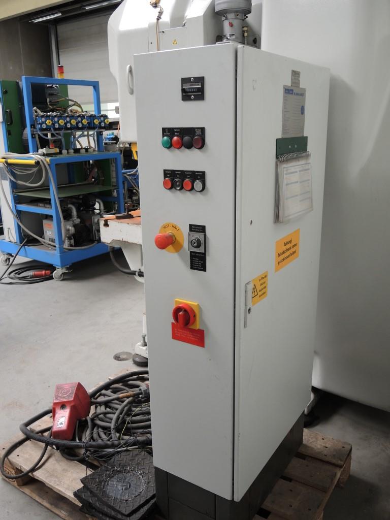 Chapas metálicas e máquinas para trabalhar metais<br><font size="2">Colaboração com Hilco Industrial Acquisitions bv</font><br><img src="/images/hil.png"><br>-5