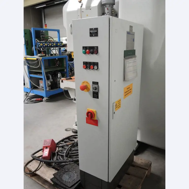 Chapas metálicas e máquinas para trabalhar metais<br><font size="2">Colaboração com Hilco Industrial Acquisitions bv</font><br><img src="/images/hil.png"><br>-5