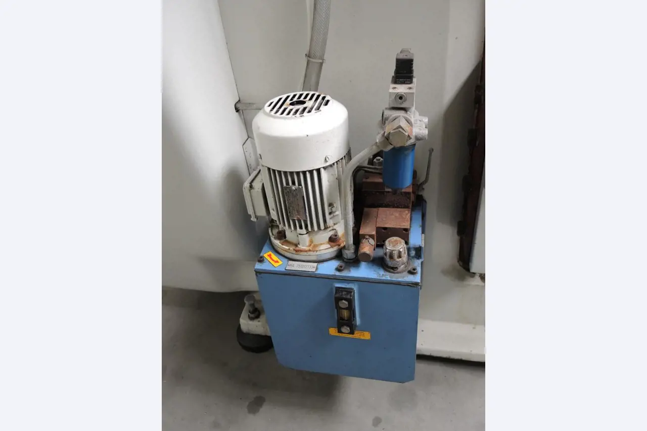 Chapas metálicas e máquinas para trabalhar metais<br><font size="2">Colaboração com Hilco Industrial Acquisitions bv</font><br><img src="/images/hil.png"><br>-7