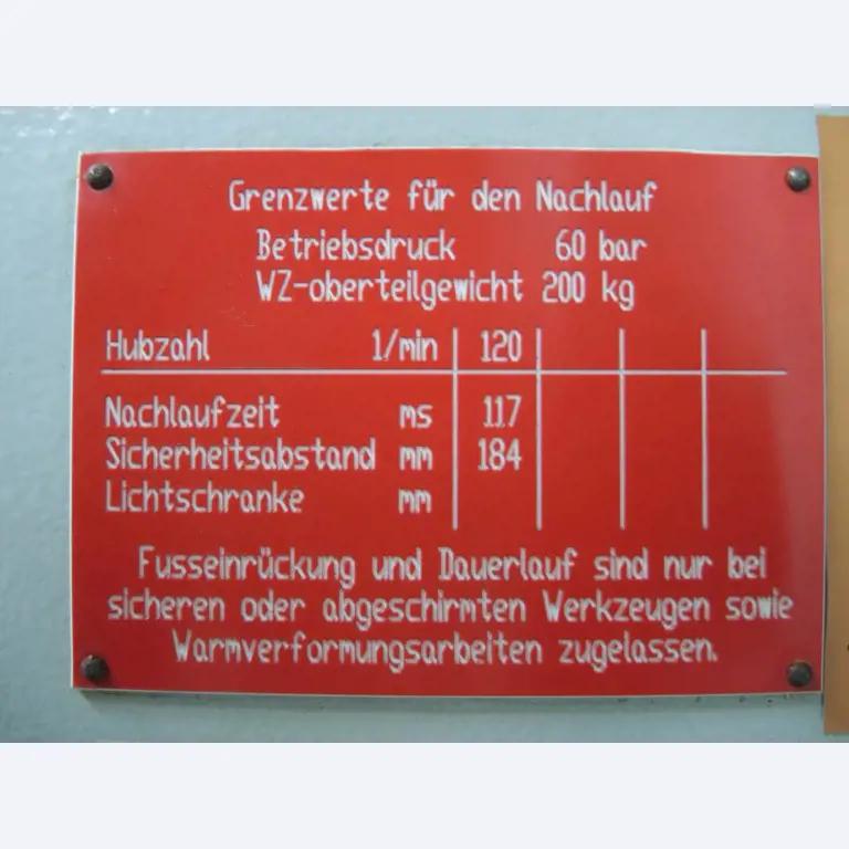 Chapas metálicas e máquinas para trabalhar metais<br><font size="2">Colaboração com Hilco Industrial Acquisitions bv</font><br><img src="/images/hil.png"><br>-8