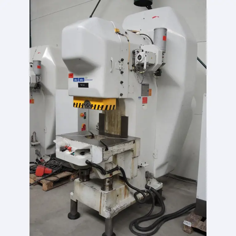 Chapas metálicas e máquinas para trabalhar metais<br><font size="2">Colaboração com Hilco Industrial Acquisitions bv</font><br><img src="/images/hil.png"><br>-3