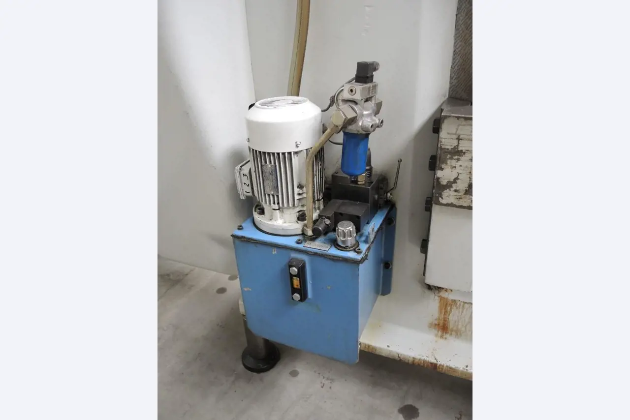 Chapas metálicas e máquinas para trabalhar metais<br><font size="2">Colaboração com Hilco Industrial Acquisitions bv</font><br><img src="/images/hil.png"><br>-6