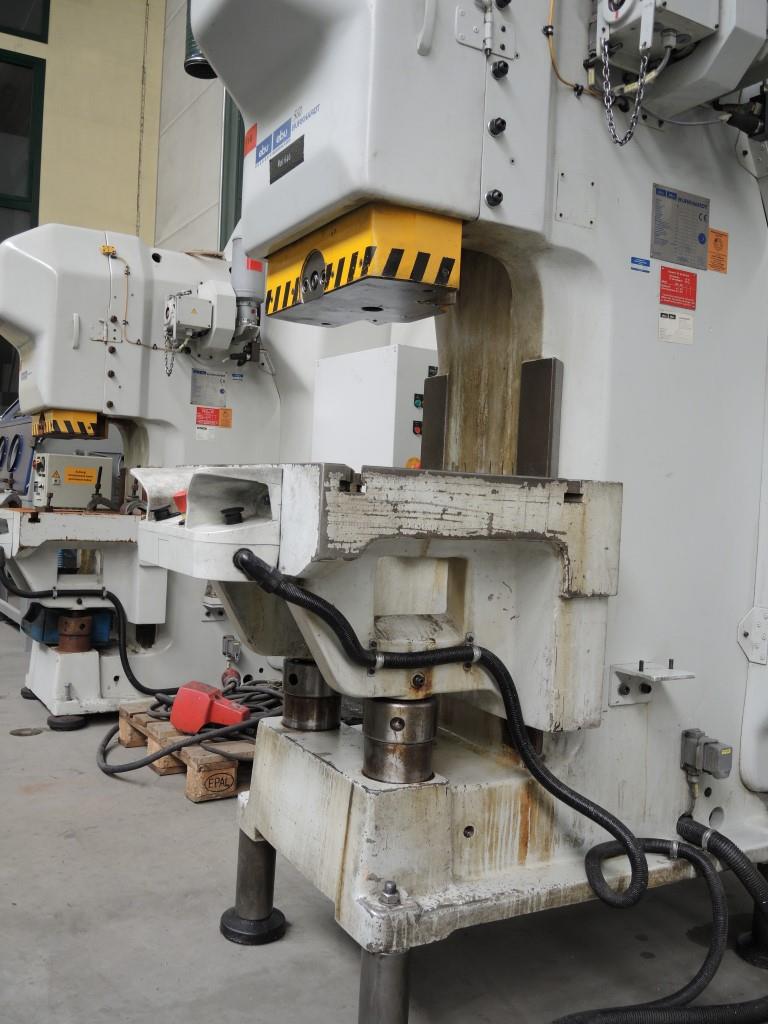 Chapas metálicas e máquinas para trabalhar metais<br><font size="2">Colaboração com Hilco Industrial Acquisitions bv</font><br><img src="/images/hil.png"><br>-7