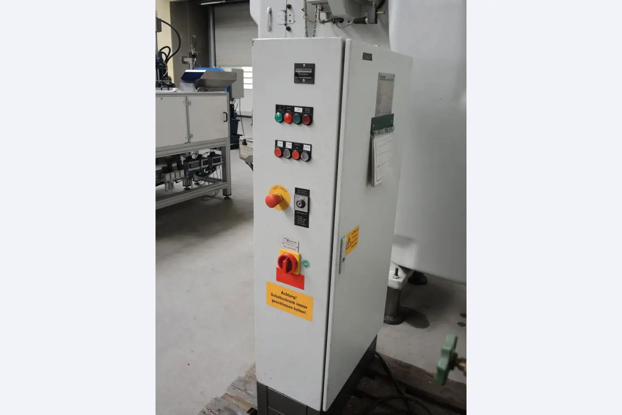 Chapas metálicas e máquinas para trabalhar metais<br><font size="2">Colaboração com Hilco Industrial Acquisitions bv</font><br><img src="/images/hil.png"><br>-8