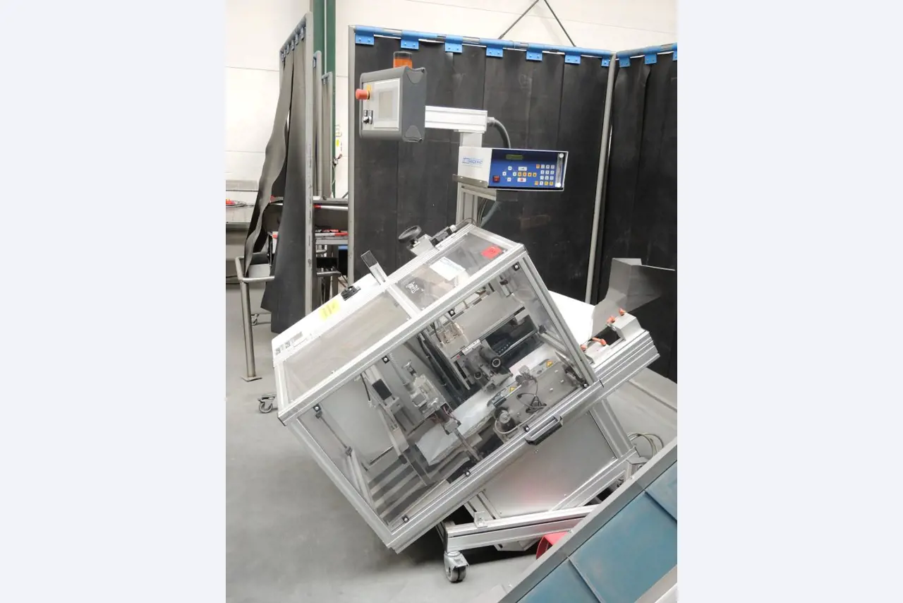 Chapas metálicas e máquinas para trabalhar metais<br><font size="2">Colaboração com Hilco Industrial Acquisitions bv</font><br><img src="/images/hil.png"><br>-3