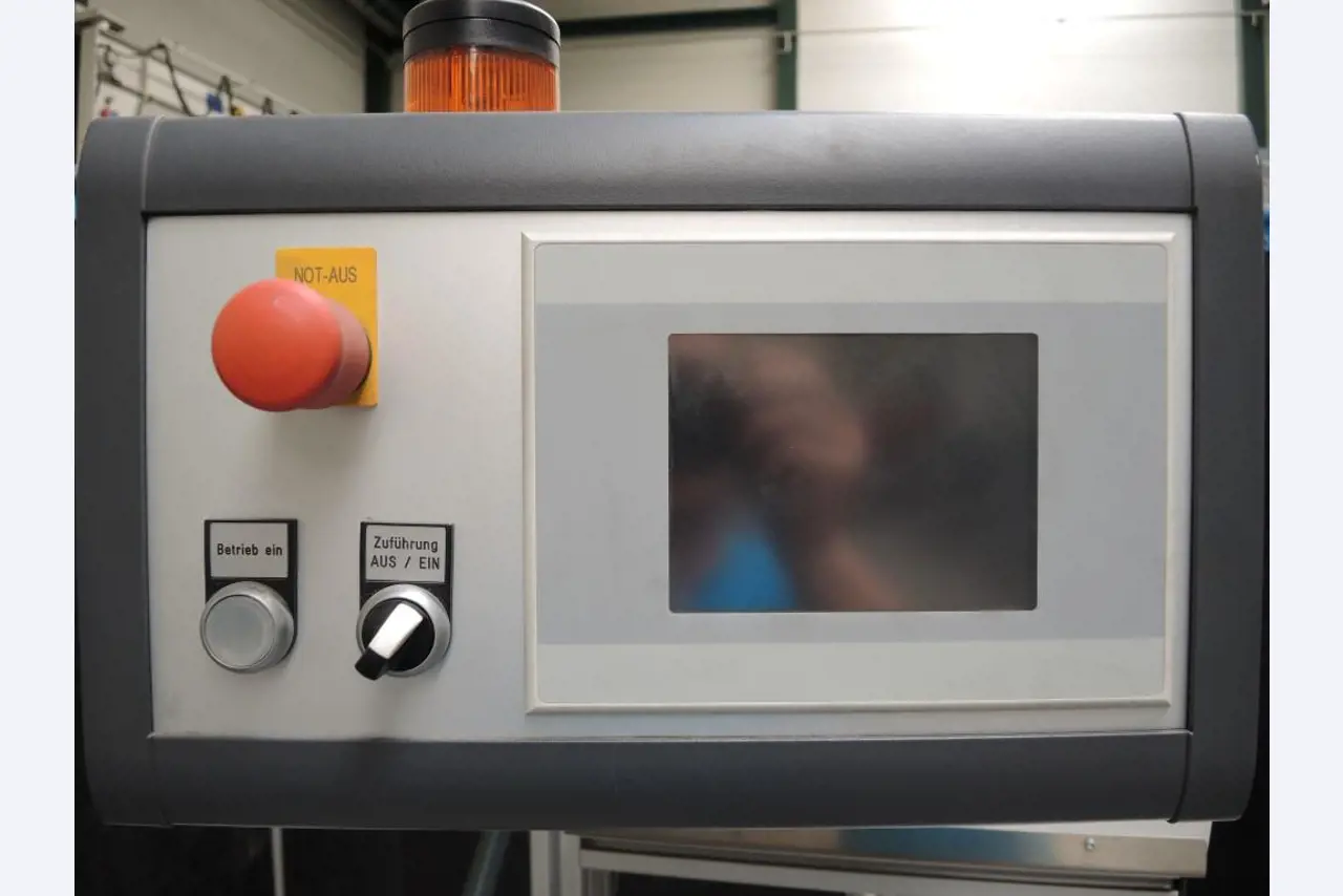 Chapas metálicas e máquinas para trabalhar metais<br><font size="2">Colaboração com Hilco Industrial Acquisitions bv</font><br><img src="/images/hil.png"><br>-5