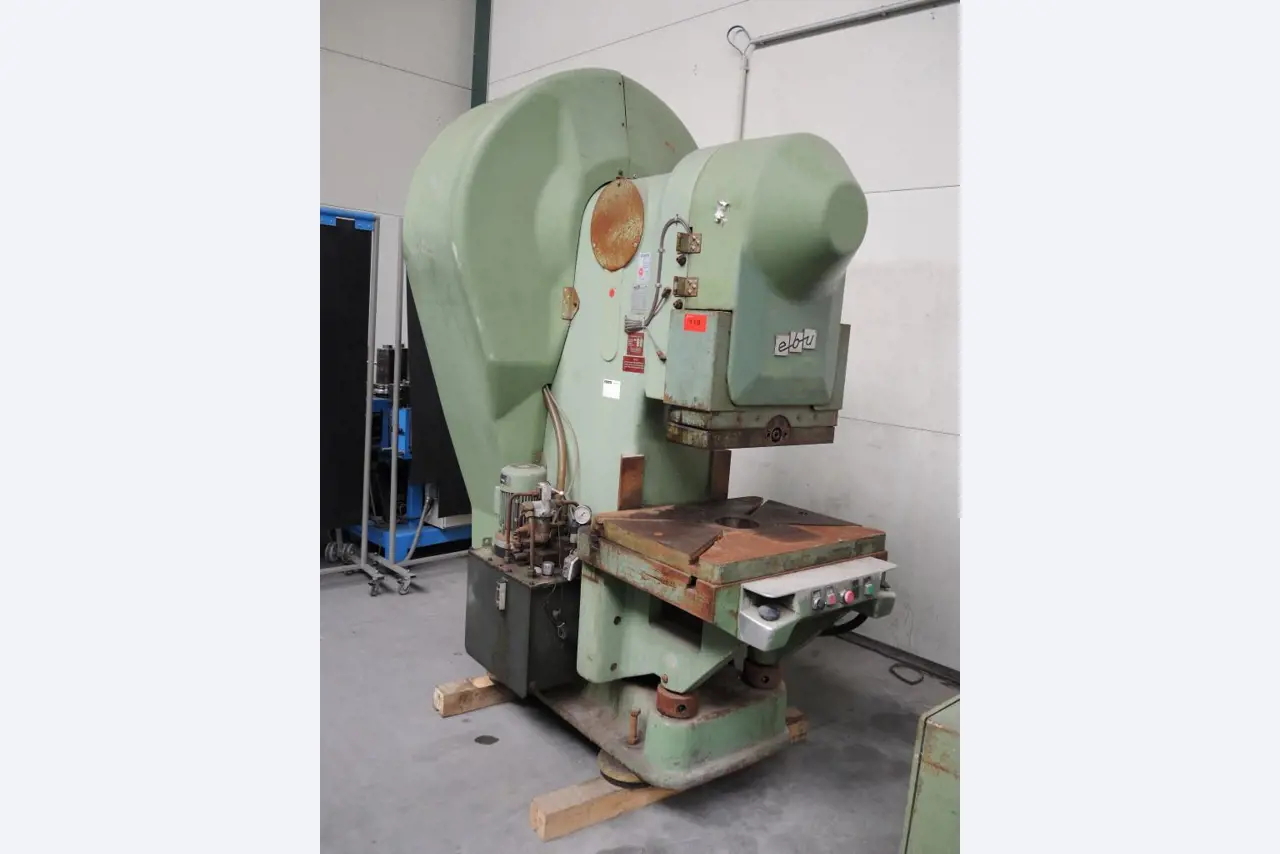 Chapas metálicas e máquinas para trabalhar metais<br><font size="2">Colaboração com Hilco Industrial Acquisitions bv</font><br><img src="/images/hil.png"><br>-1