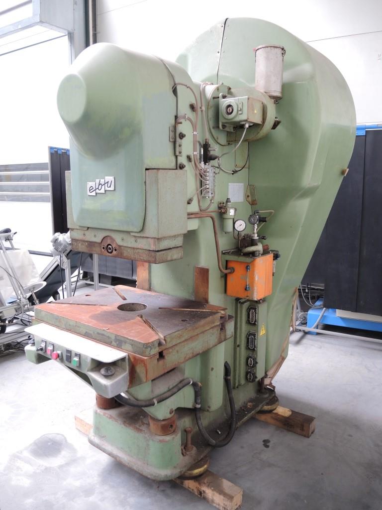 Chapas metálicas e máquinas para trabalhar metais<br><font size="2">Colaboração com Hilco Industrial Acquisitions bv</font><br><img src="/images/hil.png"><br>-2