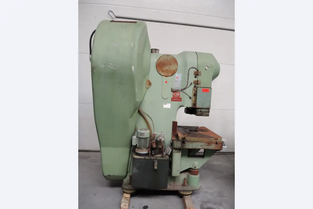 Chapas metálicas e máquinas para trabalhar metais<br><font size="2">Colaboração com Hilco Industrial Acquisitions bv</font><br><img src="/images/hil.png"><br>-3