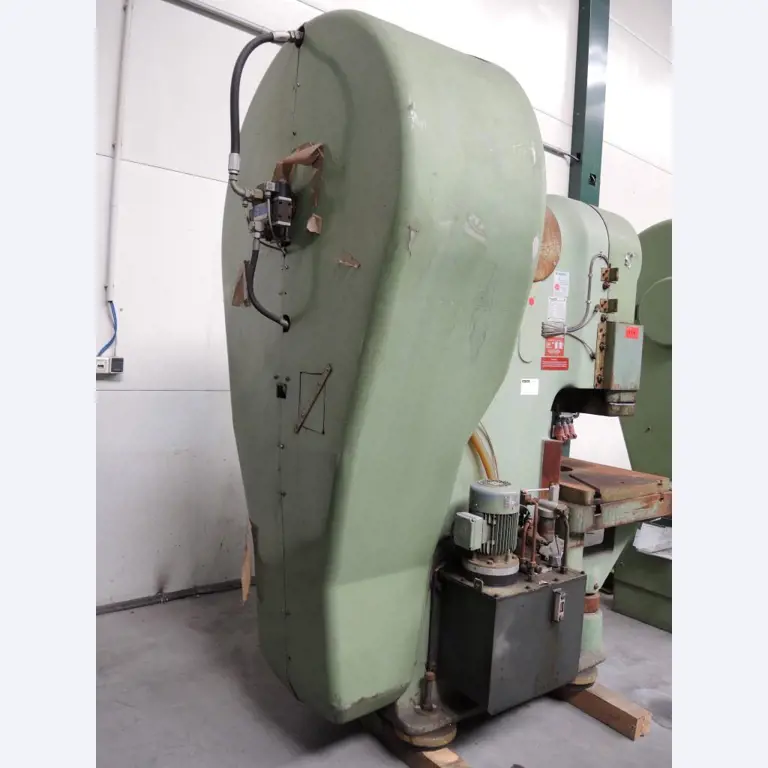 Chapas metálicas e máquinas para trabalhar metais<br><font size="2">Colaboração com Hilco Industrial Acquisitions bv</font><br><img src="/images/hil.png"><br>-4