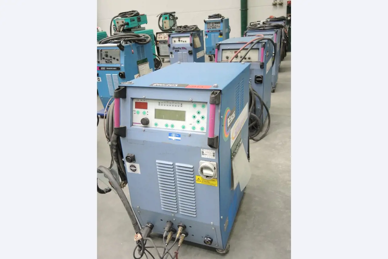 Chapas metálicas e máquinas para trabalhar metais<br><font size="2">Colaboração com Hilco Industrial Acquisitions bv</font><br><img src="/images/hil.png"><br>-1