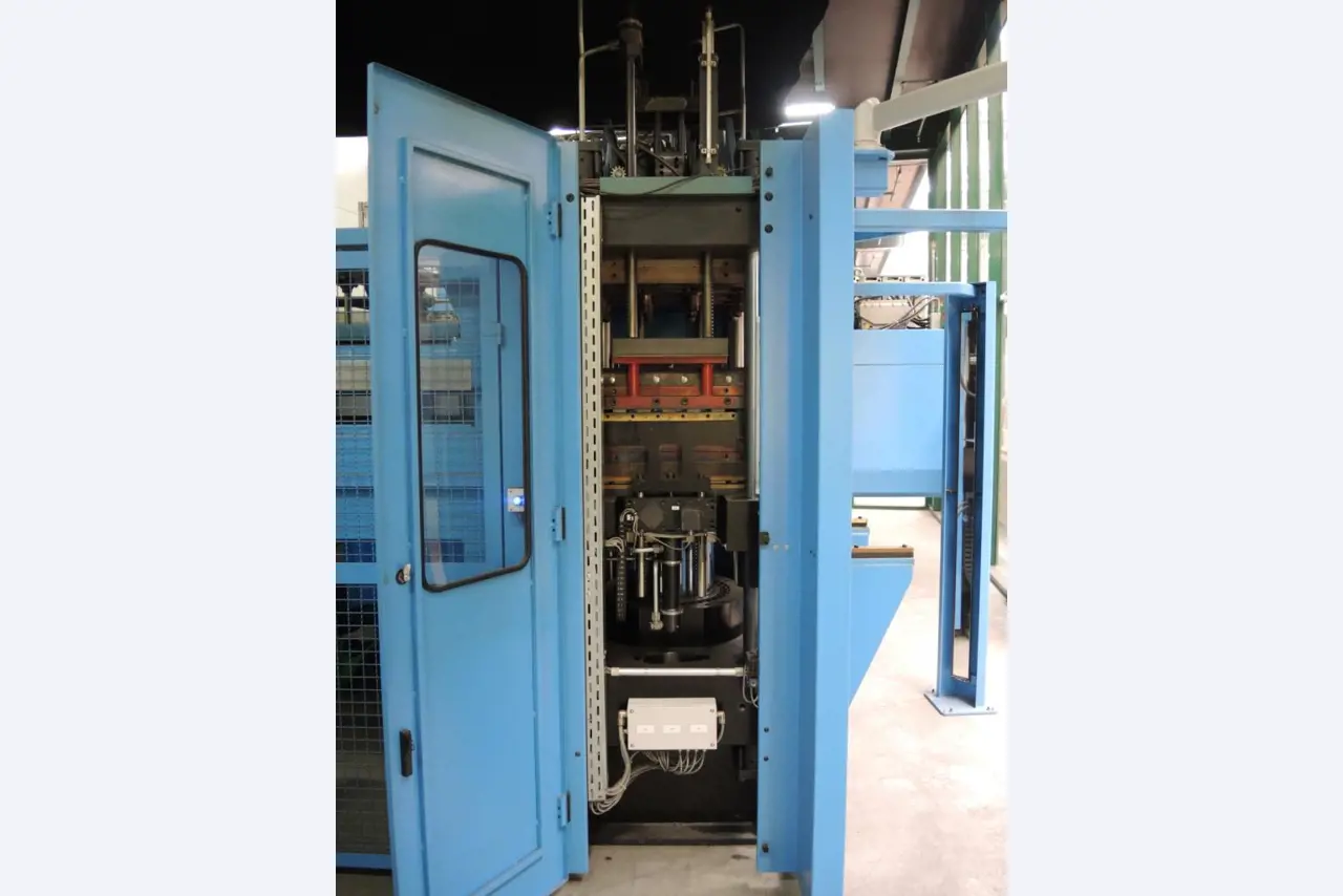 Injection Moulding/Storage Systems<br><font size="2">Collab. with Hilco Industrial Acquisitions<br></font><img src="/images/hil.png"><br>-10