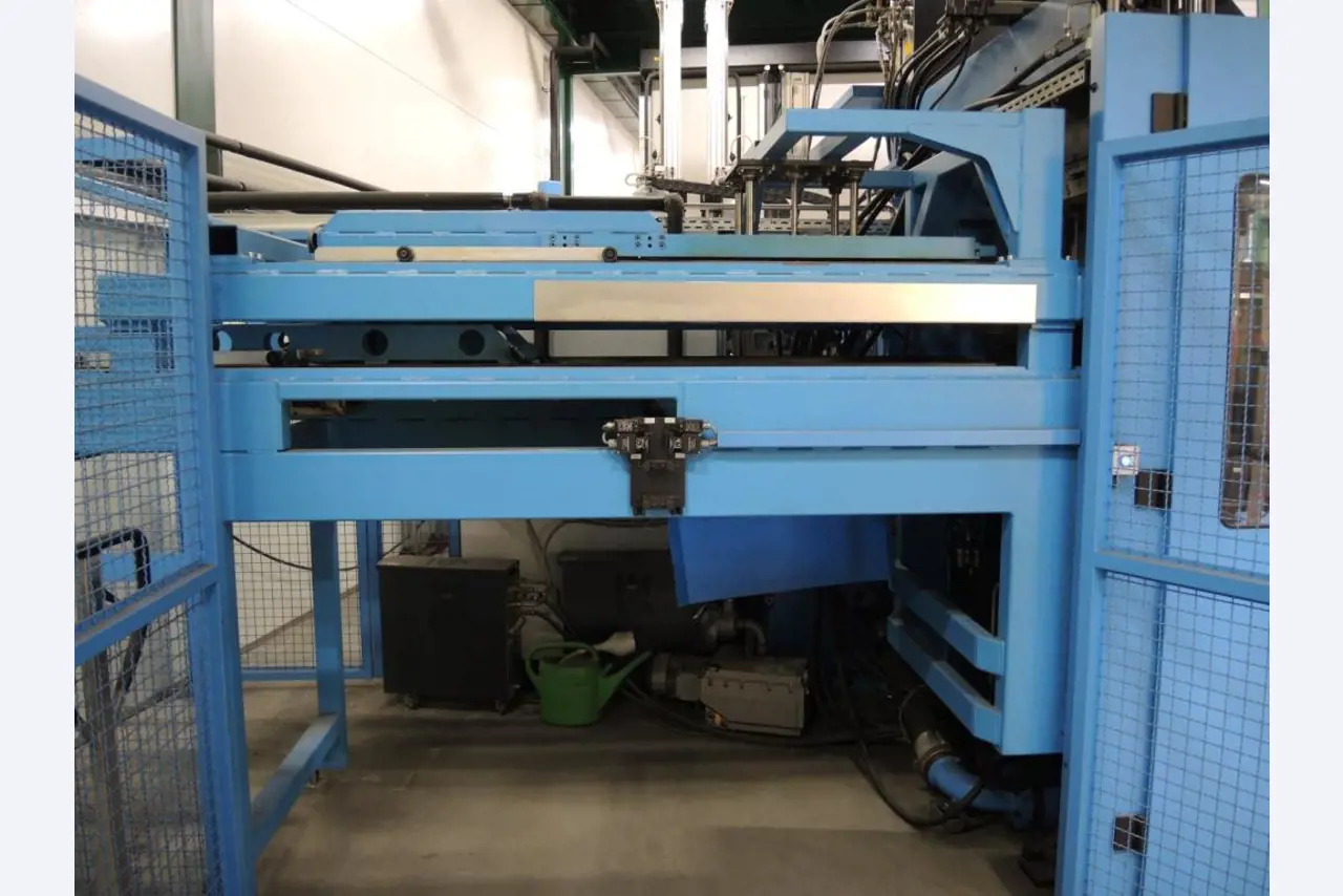 Injection Moulding/Storage Systems<br><font size="2">Collab. with Hilco Industrial Acquisitions<br></font><img src="/images/hil.png"><br>-11
