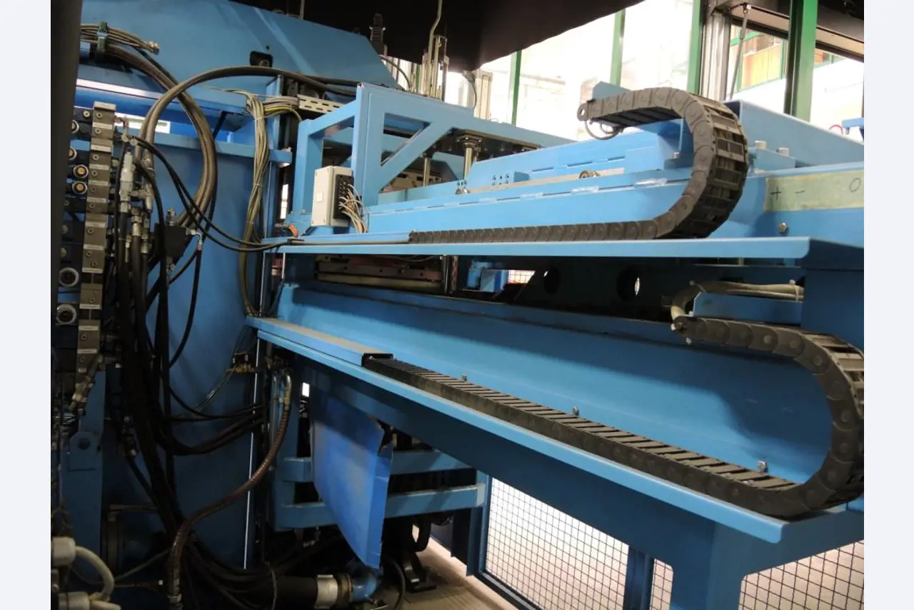 Injection Moulding/Storage Systems<br><font size="2">Collab. with Hilco Industrial Acquisitions<br></font><img src="/images/hil.png"><br>-12