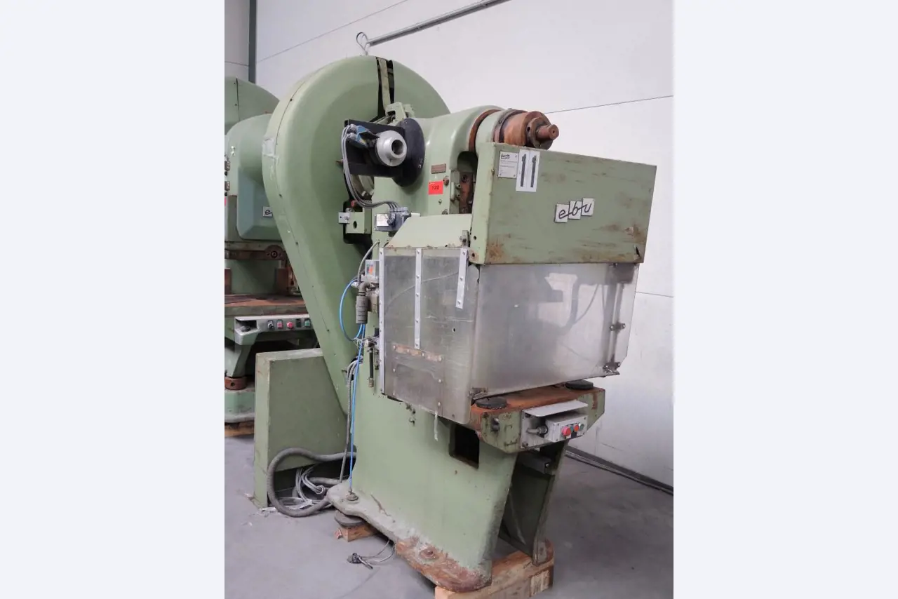 Chapas metálicas e máquinas para trabalhar metais<br><font size="2">Colaboração com Hilco Industrial Acquisitions bv</font><br><img src="/images/hil.png"><br>-1