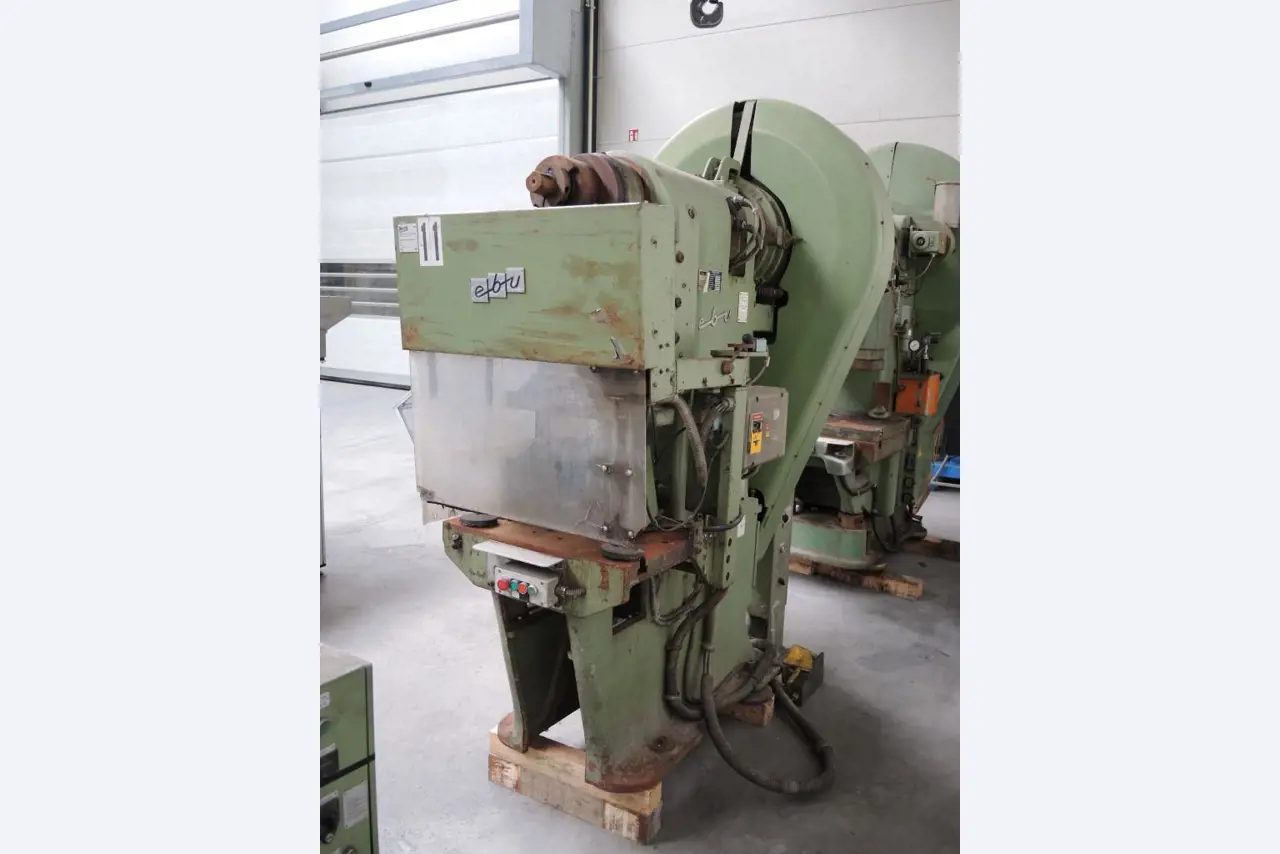 Chapas metálicas e máquinas para trabalhar metais<br><font size="2">Colaboração com Hilco Industrial Acquisitions bv</font><br><img src="/images/hil.png"><br>-2