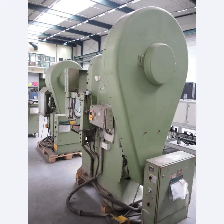 Chapas metálicas e máquinas para trabalhar metais<br><font size="2">Colaboração com Hilco Industrial Acquisitions bv</font><br><img src="/images/hil.png"><br>-3