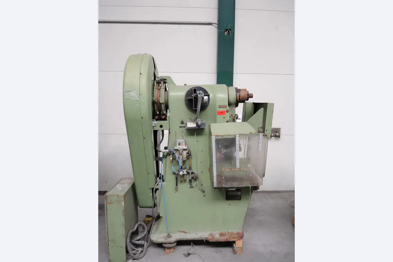 Chapas metálicas e máquinas para trabalhar metais<br><font size="2">Colaboração com Hilco Industrial Acquisitions bv</font><br><img src="/images/hil.png"><br>-4