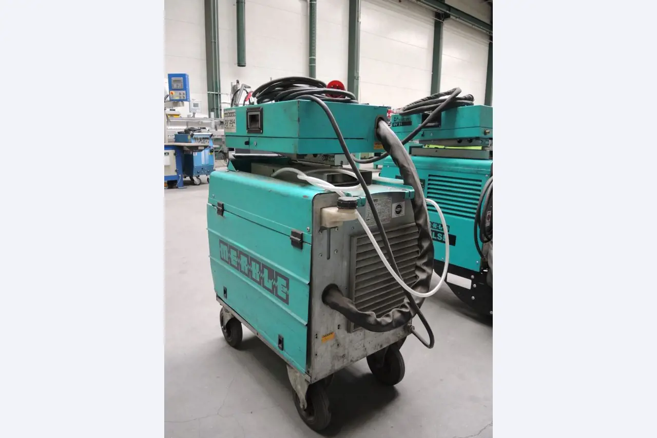 Chapas metálicas e máquinas para trabalhar metais<br><font size="2">Colaboração com Hilco Industrial Acquisitions bv</font><br><img src="/images/hil.png"><br>-4