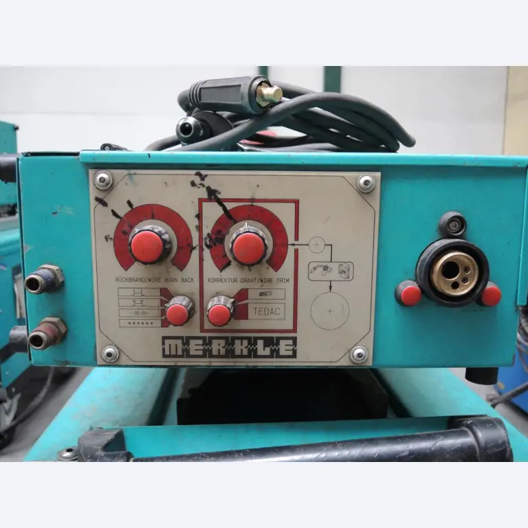 Chapas metálicas e máquinas para trabalhar metais<br><font size="2">Colaboração com Hilco Industrial Acquisitions bv</font><br><img src="/images/hil.png"><br>-6