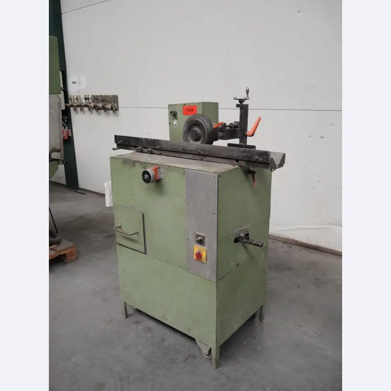 Chapas metálicas e máquinas para trabalhar metais<br><font size="2">Colaboração com Hilco Industrial Acquisitions bv</font><br><img src="/images/hil.png"><br>-1