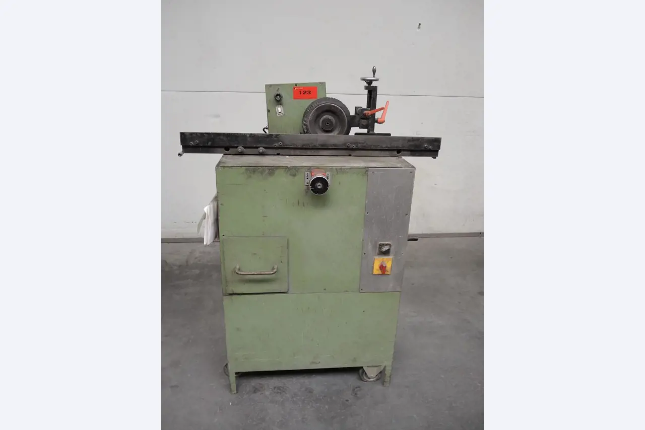 Chapas metálicas e máquinas para trabalhar metais<br><font size="2">Colaboração com Hilco Industrial Acquisitions bv</font><br><img src="/images/hil.png"><br>-2