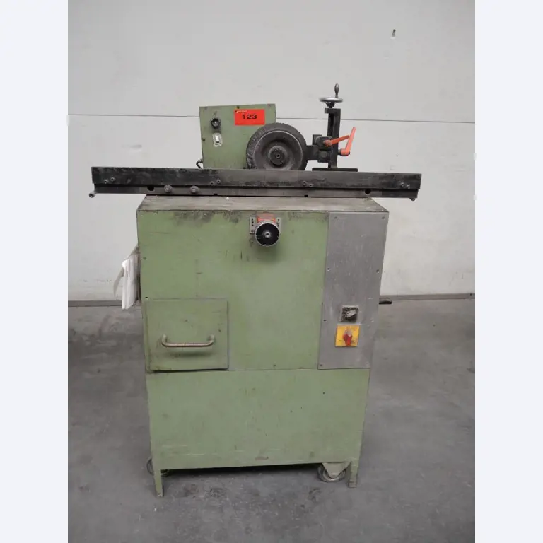 Chapas metálicas e máquinas para trabalhar metais<br><font size="2">Colaboração com Hilco Industrial Acquisitions bv</font><br><img src="/images/hil.png"><br>-2