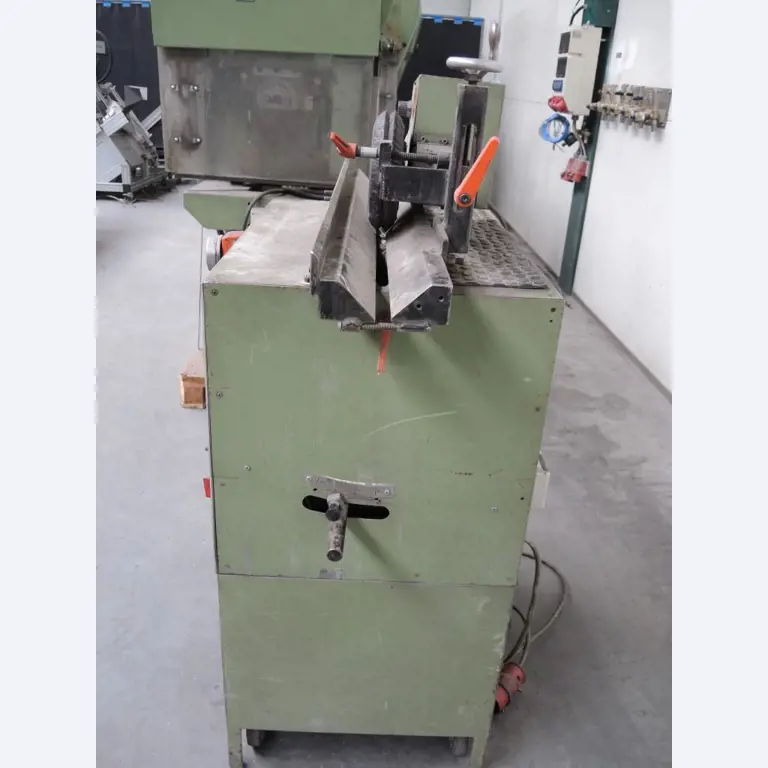 Chapas metálicas e máquinas para trabalhar metais<br><font size="2">Colaboração com Hilco Industrial Acquisitions bv</font><br><img src="/images/hil.png"><br>-3