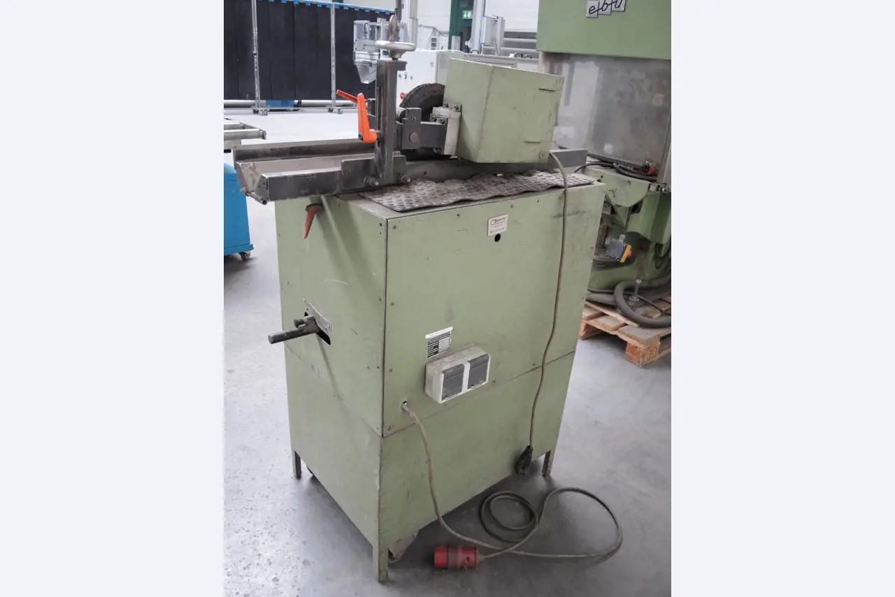 Chapas metálicas e máquinas para trabalhar metais<br><font size="2">Colaboração com Hilco Industrial Acquisitions bv</font><br><img src="/images/hil.png"><br>-4