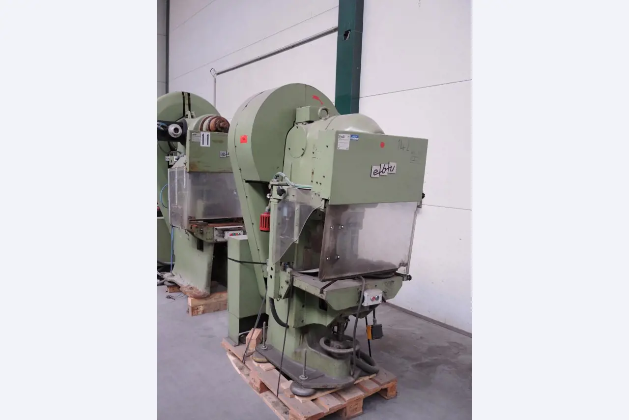 Chapas metálicas e máquinas para trabalhar metais<br><font size="2">Colaboração com Hilco Industrial Acquisitions bv</font><br><img src="/images/hil.png"><br>-1