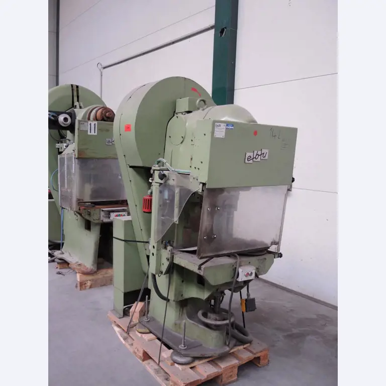 Chapas metálicas e máquinas para trabalhar metais<br><font size="2">Colaboração com Hilco Industrial Acquisitions bv</font><br><img src="/images/hil.png"><br>-1