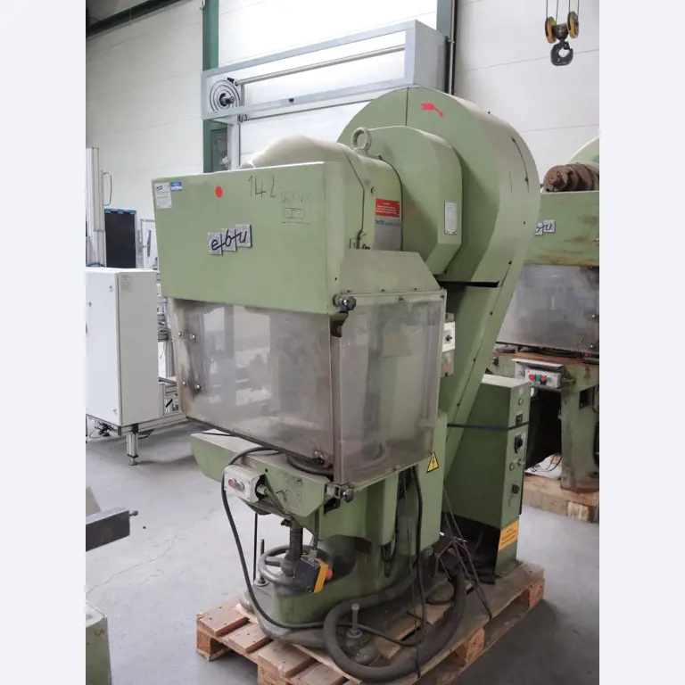 Chapas metálicas e máquinas para trabalhar metais<br><font size="2">Colaboração com Hilco Industrial Acquisitions bv</font><br><img src="/images/hil.png"><br>-2