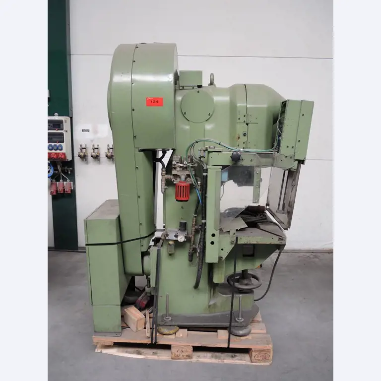 Chapas metálicas e máquinas para trabalhar metais<br><font size="2">Colaboração com Hilco Industrial Acquisitions bv</font><br><img src="/images/hil.png"><br>-3