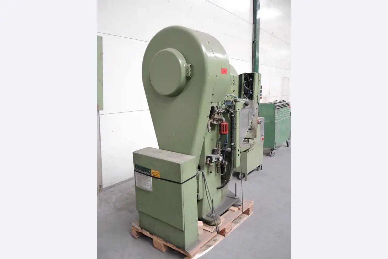 Chapas metálicas e máquinas para trabalhar metais<br><font size="2">Colaboração com Hilco Industrial Acquisitions bv</font><br><img src="/images/hil.png"><br>-4