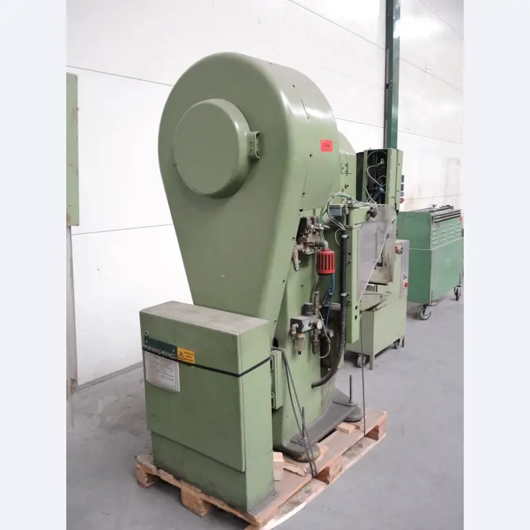 Chapas metálicas e máquinas para trabalhar metais<br><font size="2">Colaboração com Hilco Industrial Acquisitions bv</font><br><img src="/images/hil.png"><br>-4