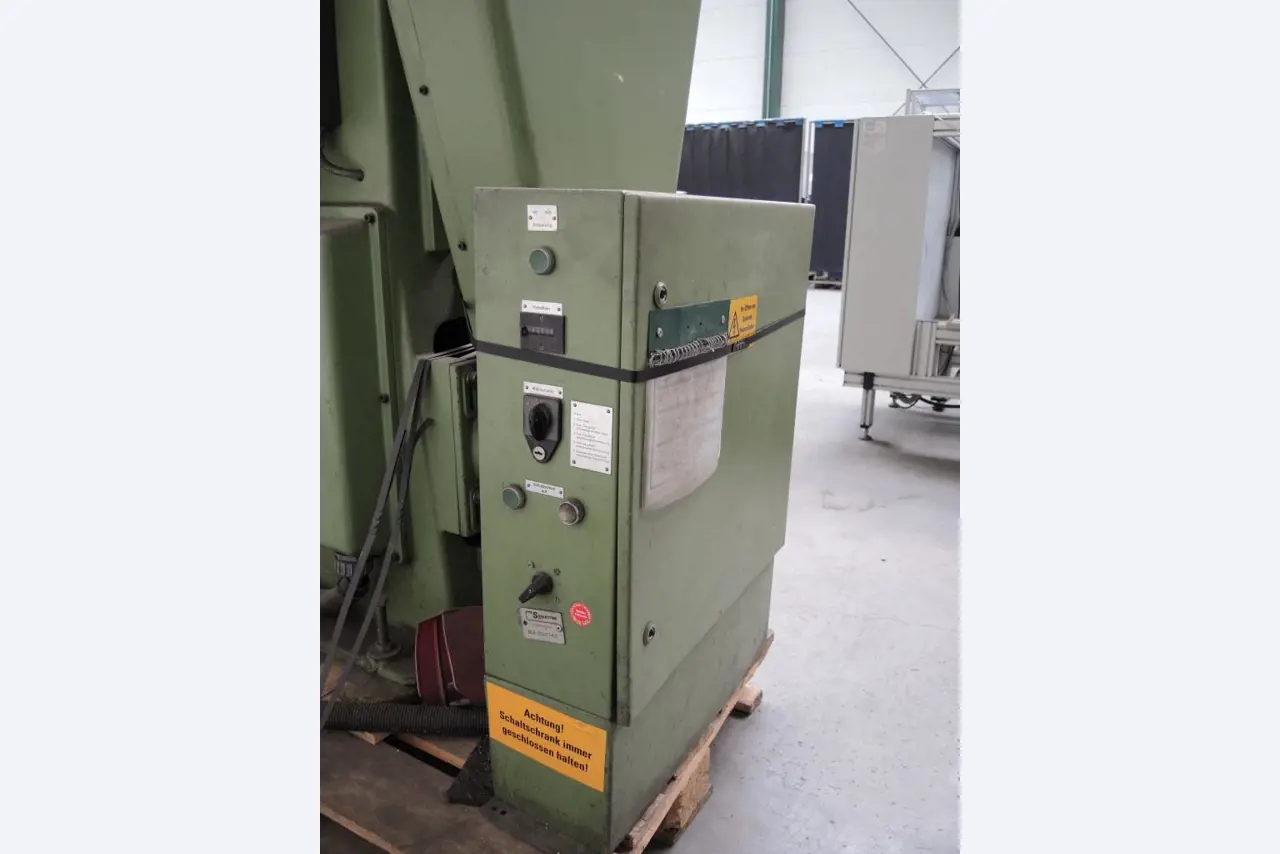 Chapas metálicas e máquinas para trabalhar metais<br><font size="2">Colaboração com Hilco Industrial Acquisitions bv</font><br><img src="/images/hil.png"><br>-6