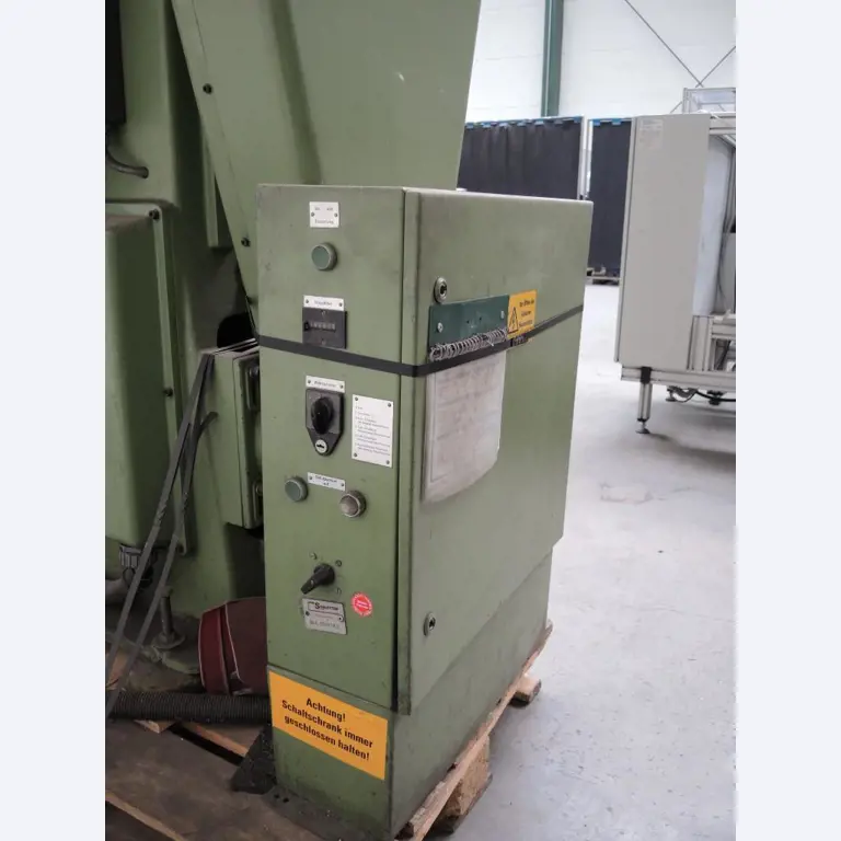 Chapas metálicas e máquinas para trabalhar metais<br><font size="2">Colaboração com Hilco Industrial Acquisitions bv</font><br><img src="/images/hil.png"><br>-6