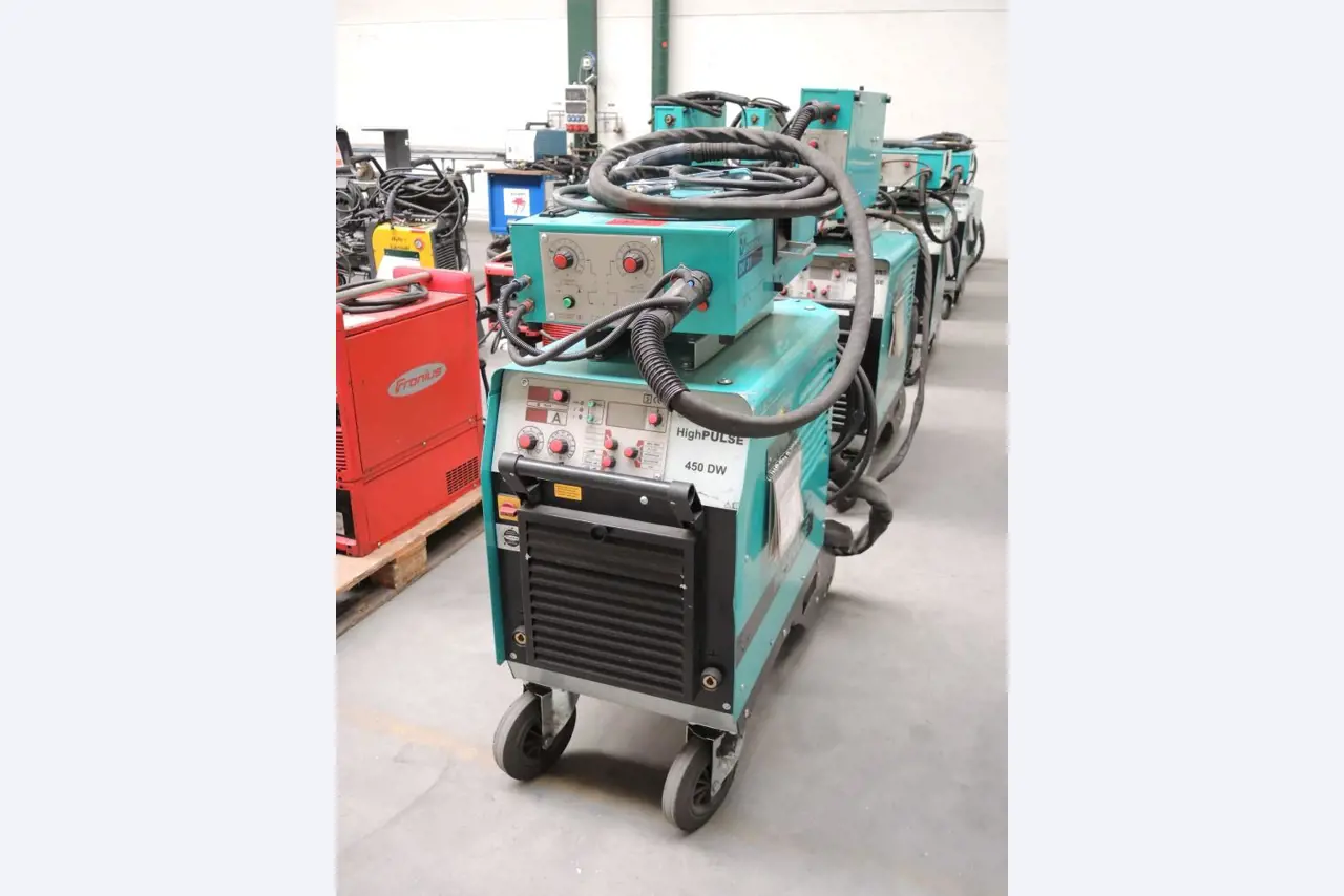 Chapas metálicas e máquinas para trabalhar metais<br><font size="2">Colaboração com Hilco Industrial Acquisitions bv</font><br><img src="/images/hil.png"><br>-1